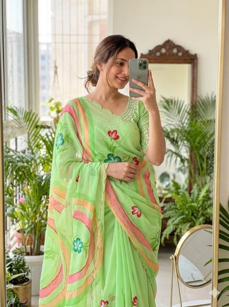 Svara guldasta surat me saree market